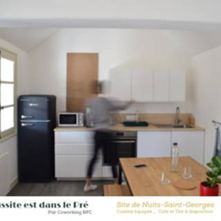 Bureau privé 16 m² 2 postes Coworking Rue Marcellin Berthelot Nuits-Saint-Georges 21700 - photo 2